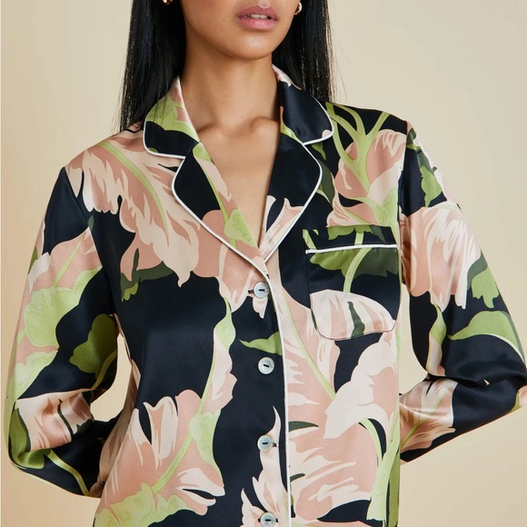 Olivia von Halle Other - Olivia von Halle Black and Pink Floral Pajamas $777 Retail